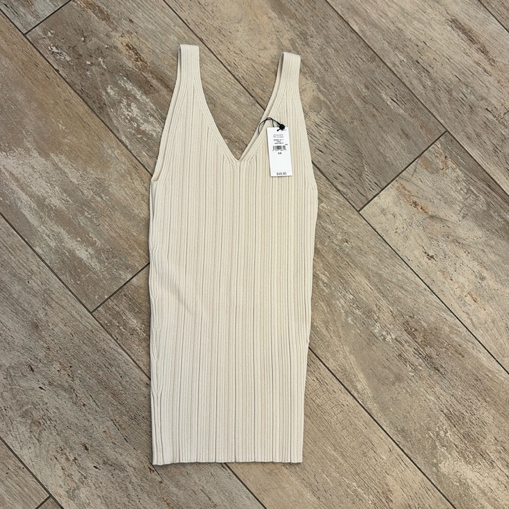 GAP Super Stretch V Neck Tank Top